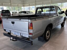 Nissan Pickup 2,5D -2001 -Ålandssåld full