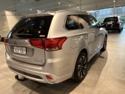 Mitsubishi Outlander PHEV -2017 full