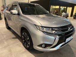 Mitsubishi Outlander PHEV -2017 full