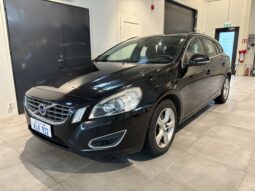 Volvo V60 T3 6/mt Momentum -2011