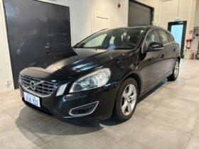 Volvo V60 T3 6/mt Momentum -2011