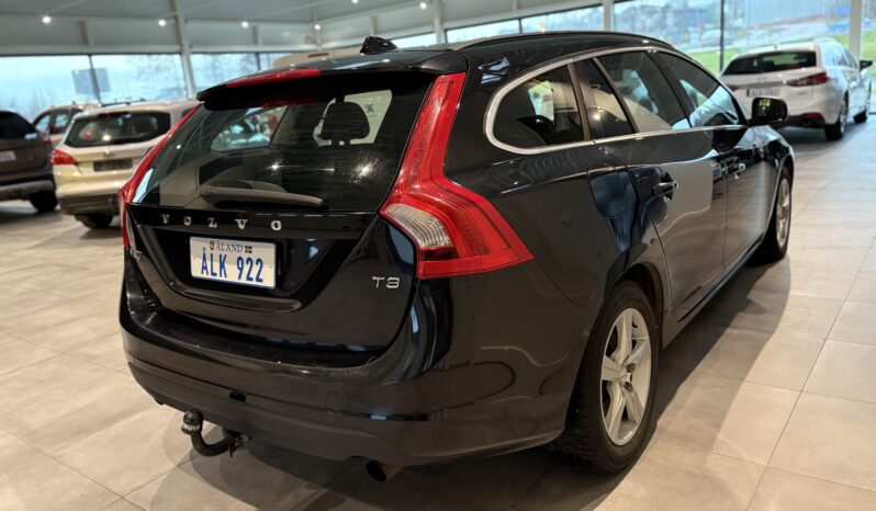 Volvo V60 T3 6/mt Momentum -2011 full