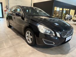 Volvo V60 T3 6/mt Momentum -2011 full