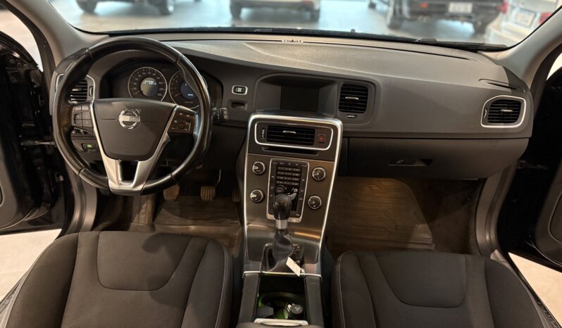 Volvo V60 T3 6/mt Momentum -2011 full