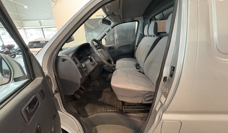 Toyota Hiace 2,5 D-4D L2 -2005 -Momsbil full