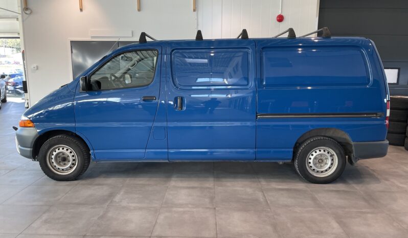 Toyota Hiace 2.5 D-4D 100 Automat -2002 – Ålandssåld, Innehåller 25,5% avdragbar moms full