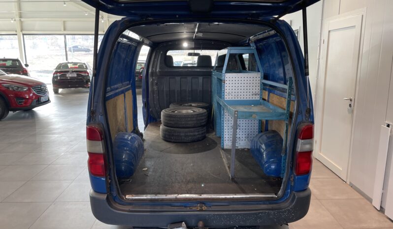 Toyota Hiace 2.5 D-4D 100 Automat -2002 – Ålandssåld, Innehåller 25,5% avdragbar moms full