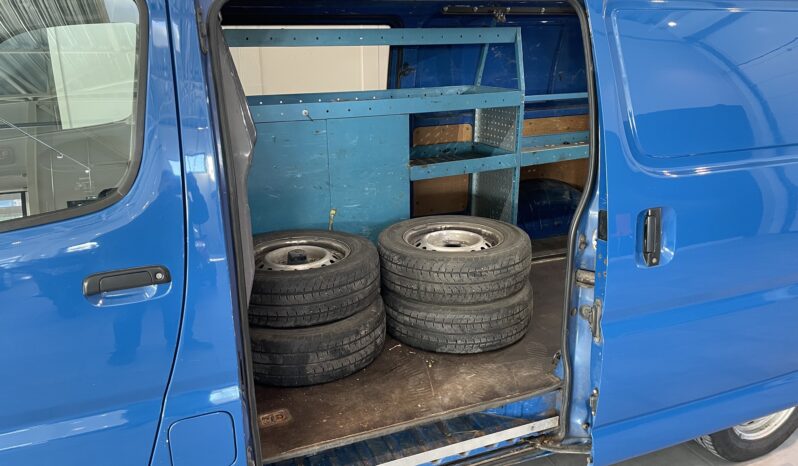 Toyota Hiace 2.5 D-4D 100 Automat -2002 – Ålandssåld, Innehåller 25,5% avdragbar moms full