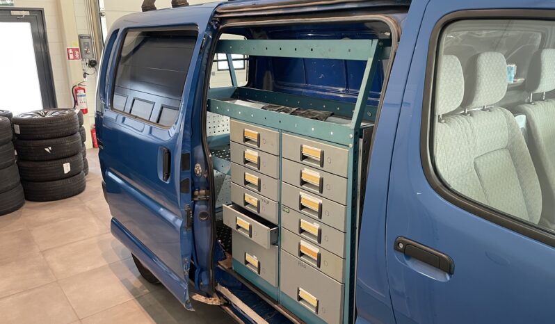 Toyota Hiace 2.5 D-4D 100 Automat -2002 – Ålandssåld, Innehåller 25,5% avdragbar moms full