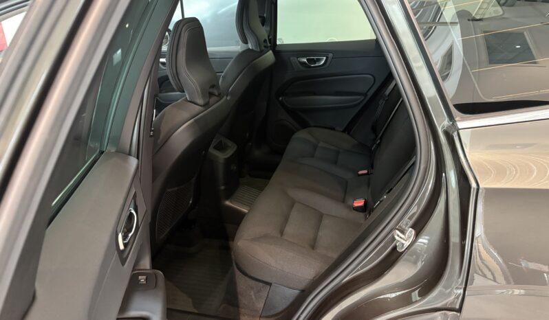 Volvo XC60 T6 Momentum 18.8kWh Long Range AWD -2022 full